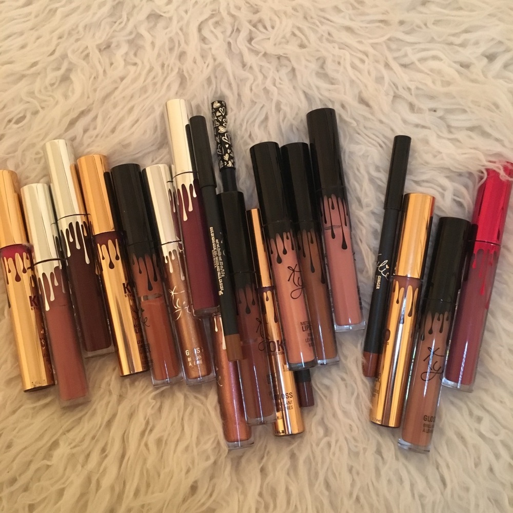 KYLIE LIPKITS NEED THEM GONE !!